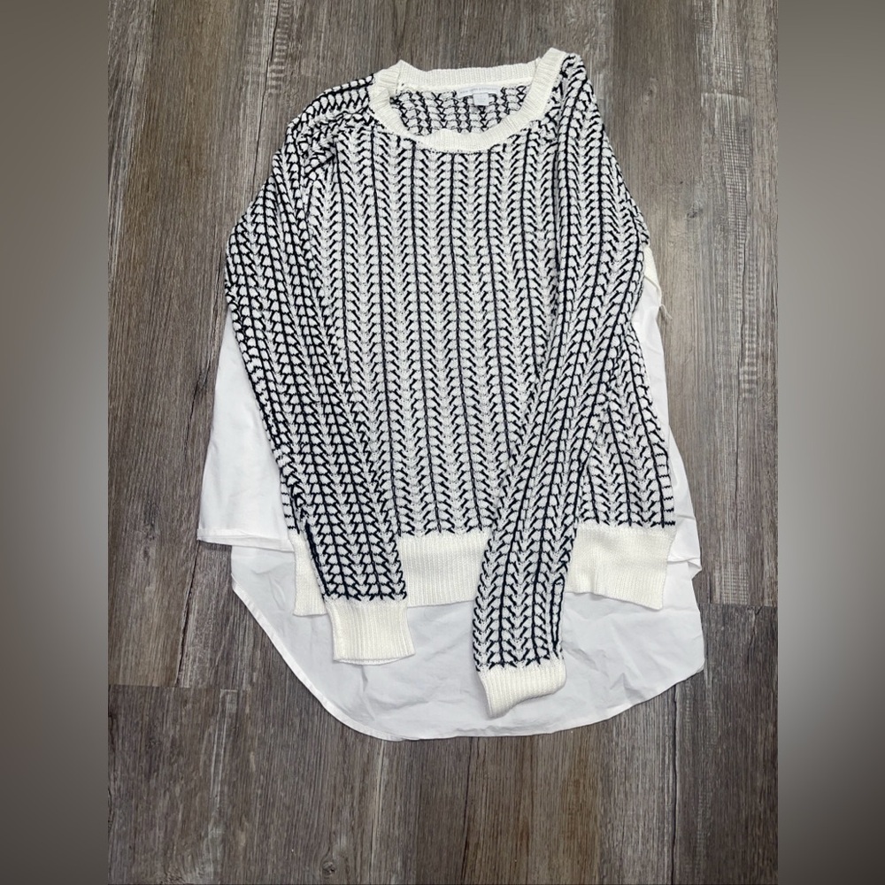 New York & Company Black & White Knit Sweater White Shirttail Hem UnderLay M